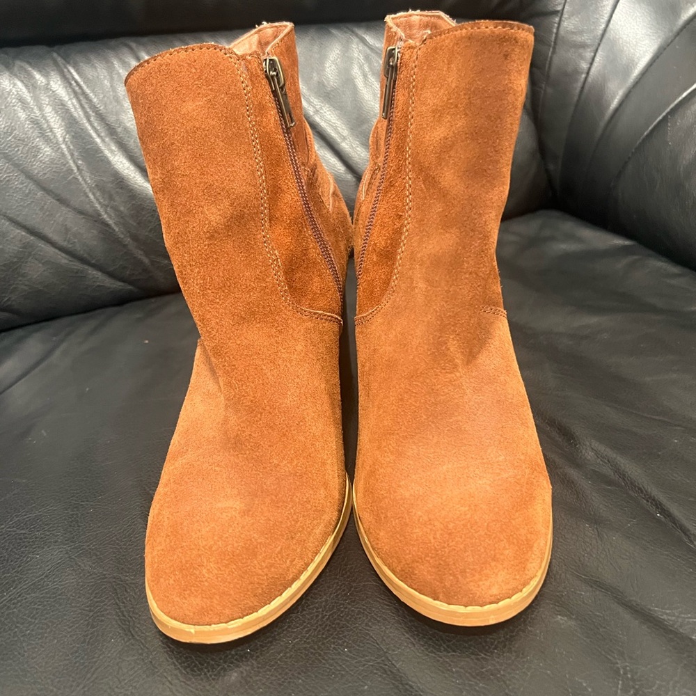 Sbicca Women’s Brown Suede Ankle Boots with buckle , Size 7